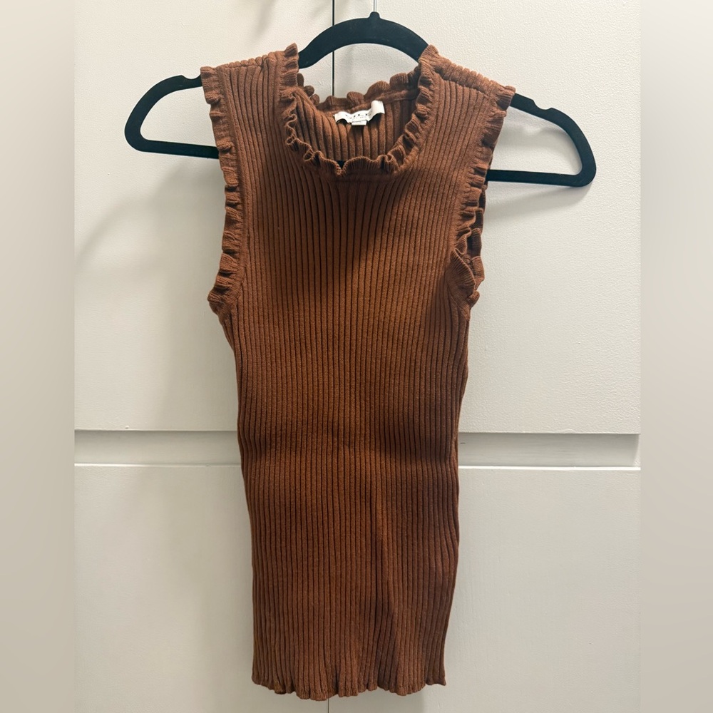 Women’s GILLI Ruffled and Ribbed Brown Sleeveless‎ Top Size Medium EUC